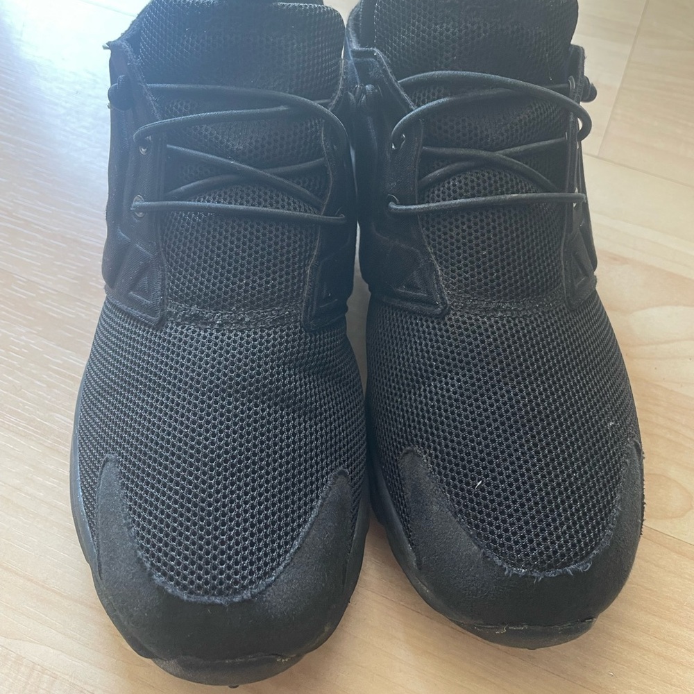 Black Reebok Shoes - Picture 3 of 4